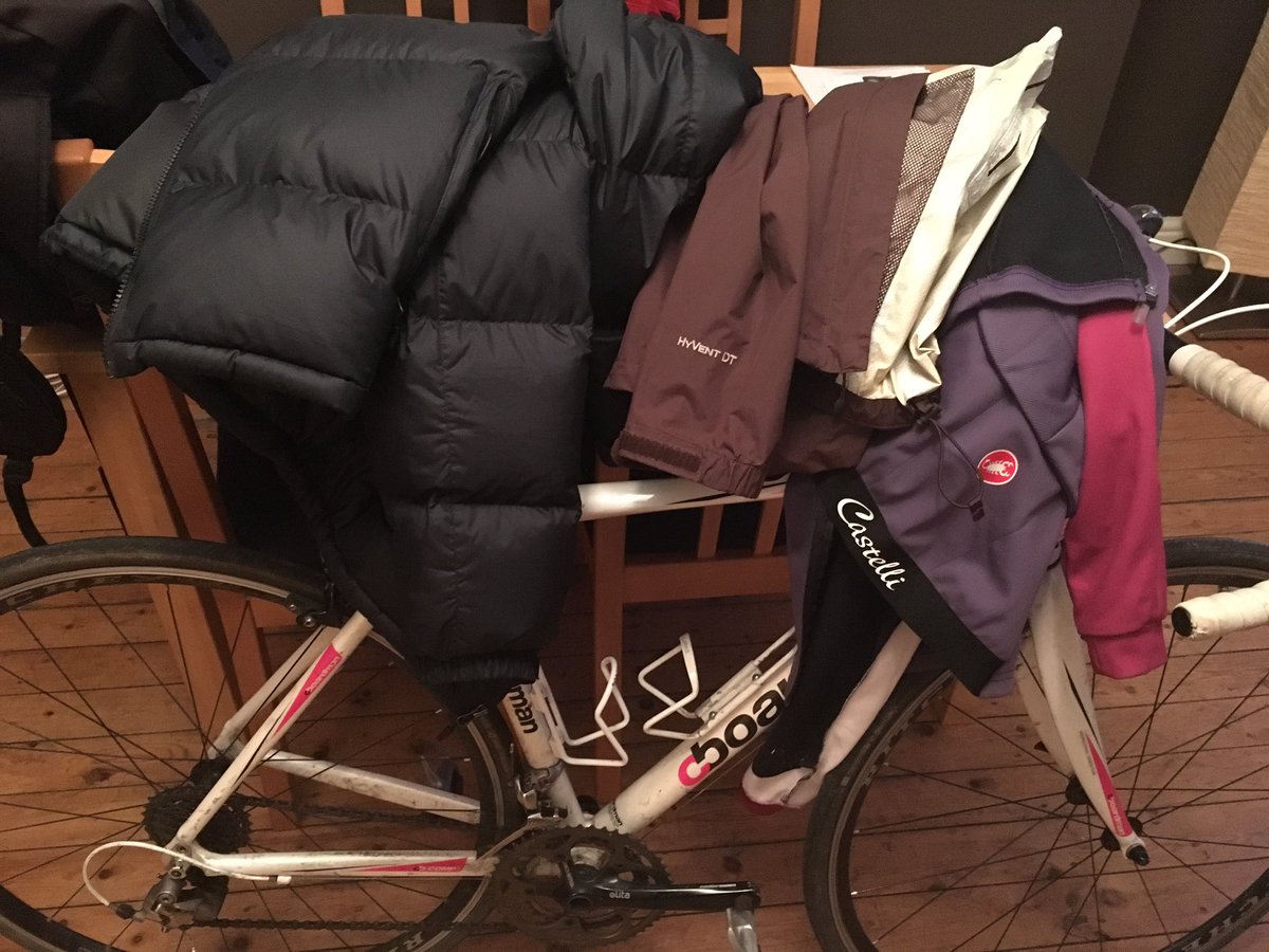 BM_gate's tweet photo. @nictri @Ham_Eggsladies - A lot of stuff to get together this morning. Bike practical #mount #flyingmount https://t.co/mxYTiqAQFA