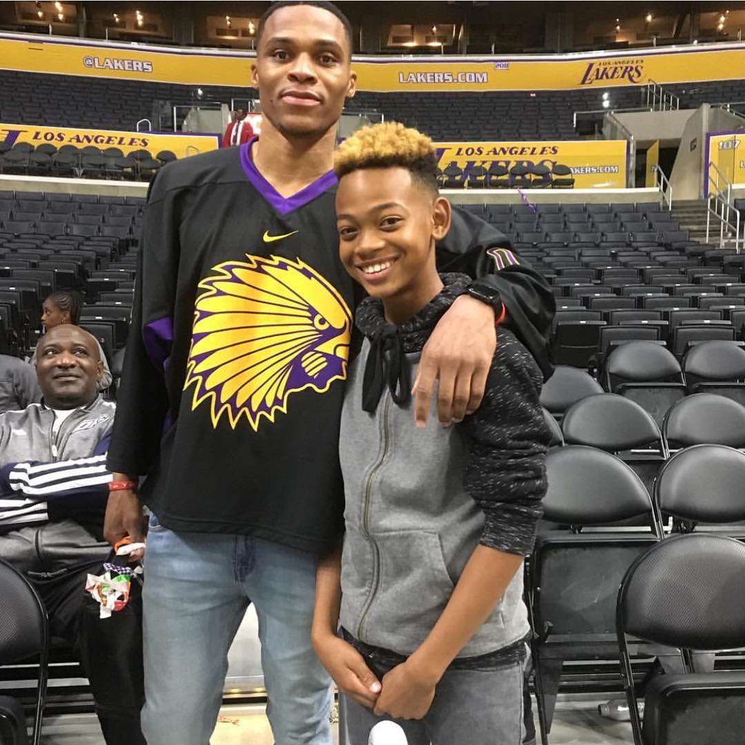 When the NBA's leading scorer Russell Westbrook rocks his custom #Iroquois #boxlacrosse jersey postgame!
#NoDAPL #Lacrosse #GrowTheGame