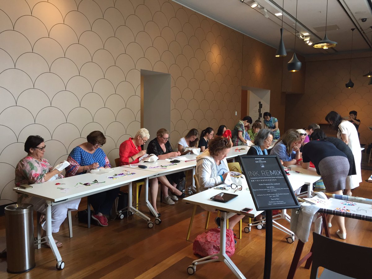 textilecons's tweet photo. Fabulous Chinese embroidery workshop @MuseumofBris today by the very talented artist Jenny Gao https://t.co/7h7m7Z6rY0