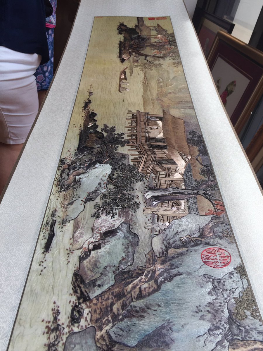 textilecons's tweet photo. Fabulous Chinese embroidery workshop @MuseumofBris today by the very talented artist Jenny Gao https://t.co/7h7m7Z6rY0