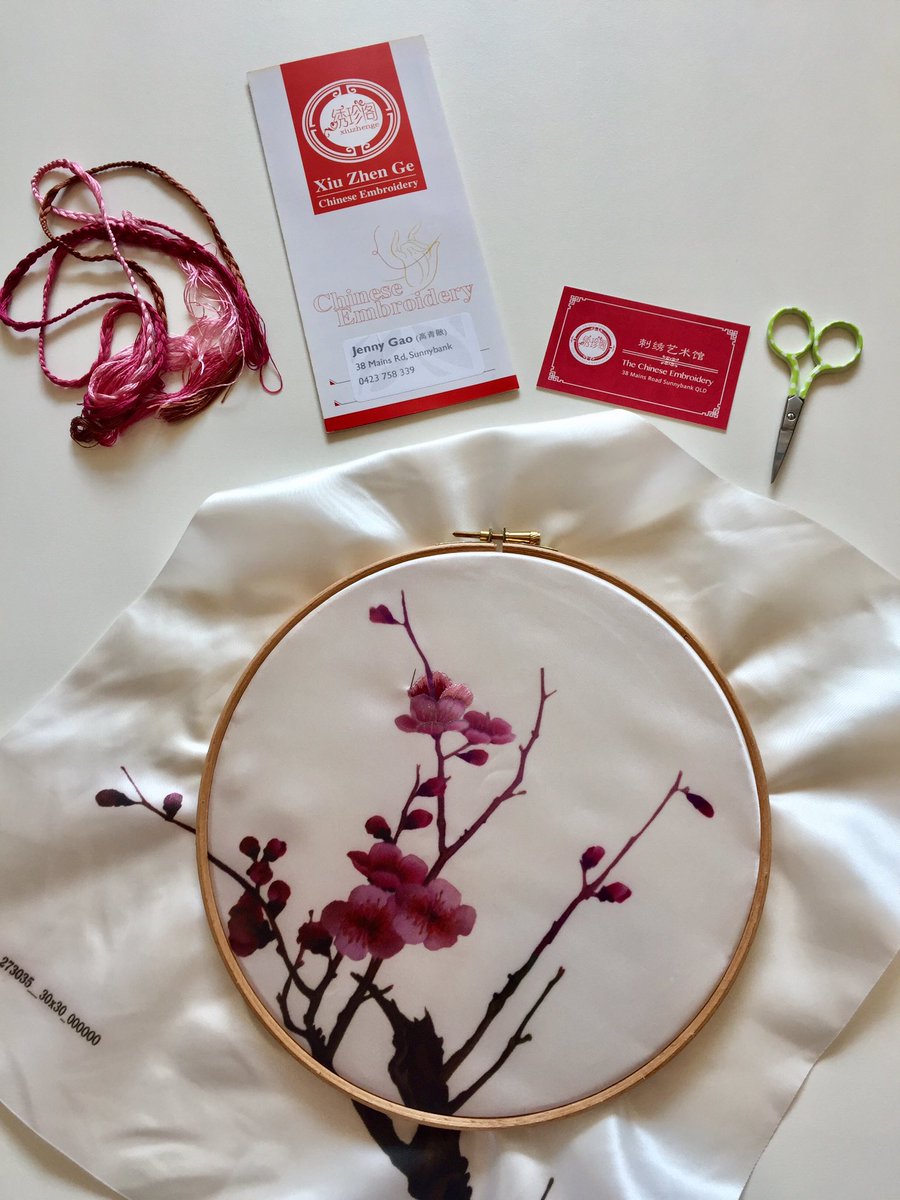 textilecons's tweet photo. Fabulous Chinese embroidery workshop @MuseumofBris today by the very talented artist Jenny Gao https://t.co/7h7m7Z6rY0
