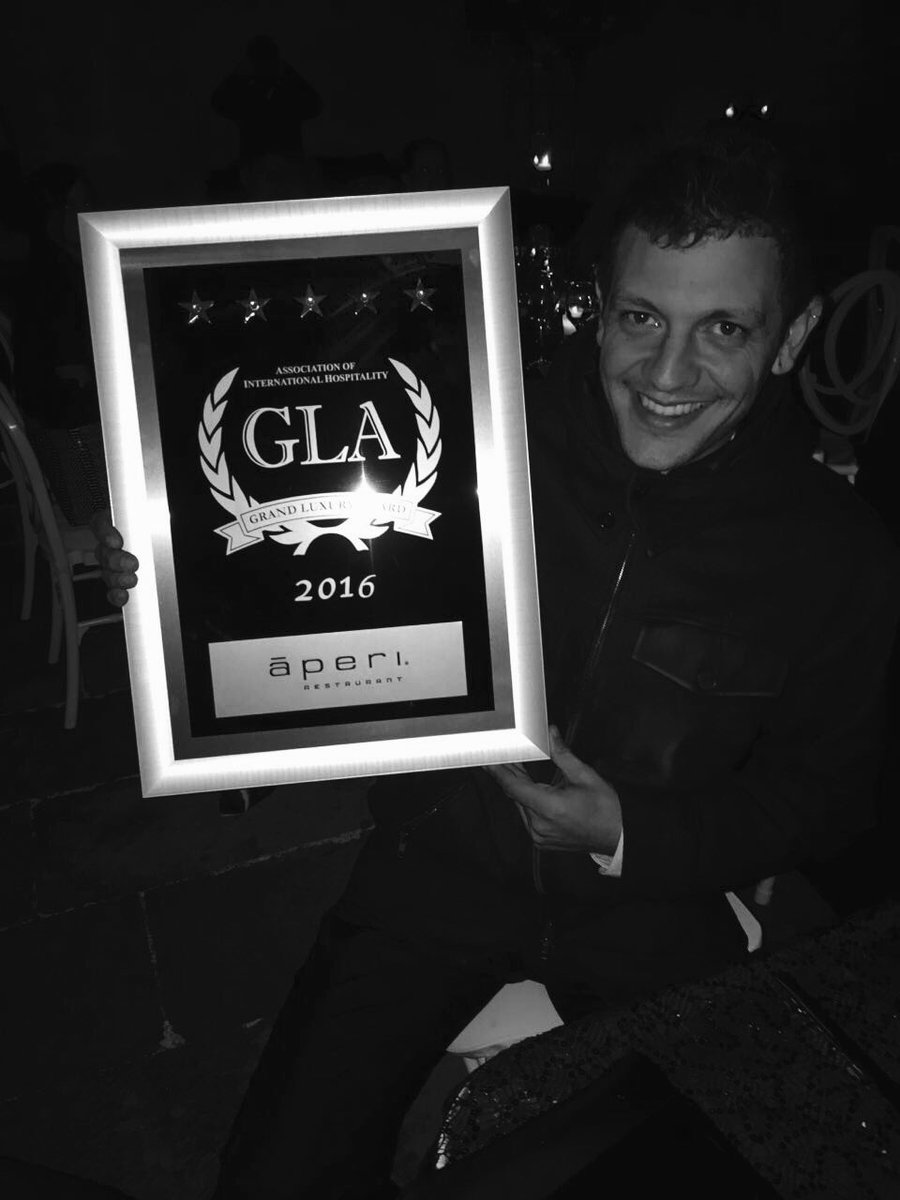 aperimx's tweet photo. Gracias #grandluxuryaward por el reconocimiento !!! #aperiteam @chefmatteosalas https://t.co/wBcX3AuX1h