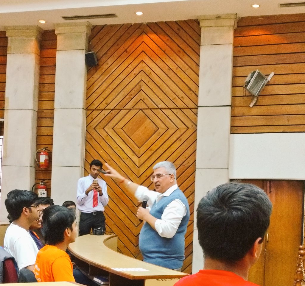 MDIGurgaon's tweet photo. Achievers dare to dream, dare to think big &amp; dare to fail -Mr. Ashwani Prashar, CHRO, RIL. @RelianceTUP  #MDIGurgaon https://t.co/nzb7Ls5s2c