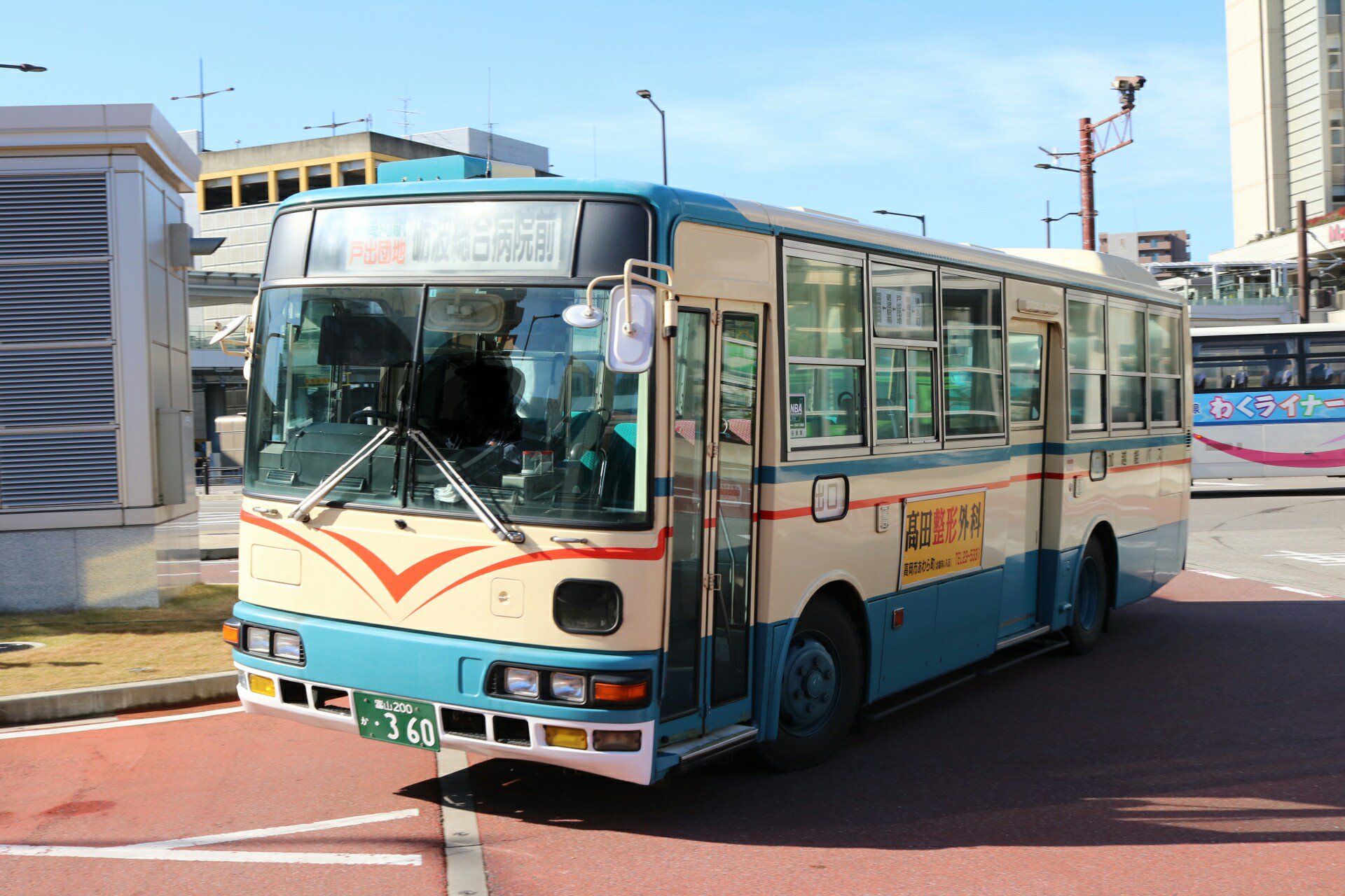 乗り遅れたバス 加越能バス元神奈中撮影してきました Kc Mk218j Kl Mp35jm 8eには出会えず 加越能バス は新車tkg Mkも入れてるからか元神奈中撮影が難しい 高岡駅は富山地鉄の元神奈中の方がよく見れる Kl Mpは石動で撮影 乗車 これで富山地鉄 加越能