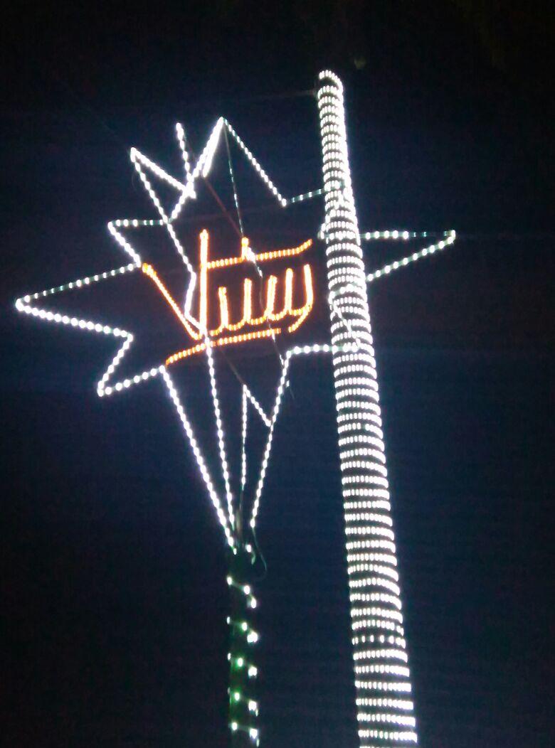 frentetrujillo's tweet photo. Alcalde Revolucionario Cheli y estructura PSUV  de Campo Elias  realiza  encendido luces de navidad lPlaza Bolívar, https://t.co/dJVCIdiJc6