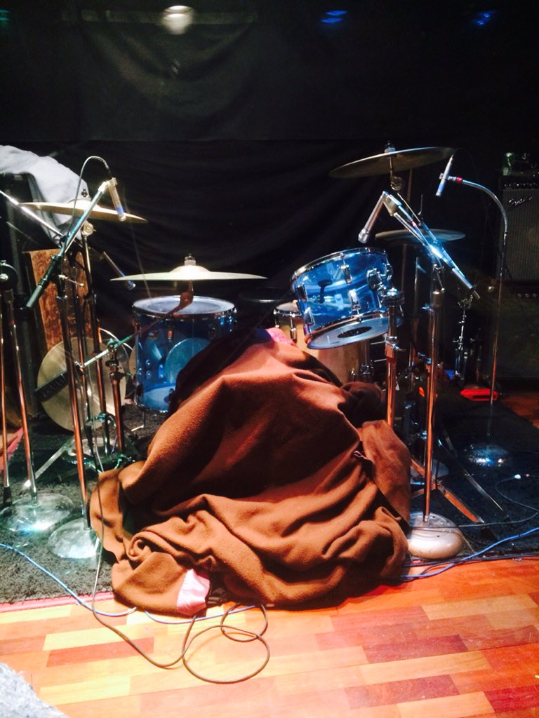 DREWMOUNTAIN's tweet photo. #bonedry #drumtone #ludwigvistalite https://t.co/x8Y8D0rYb8