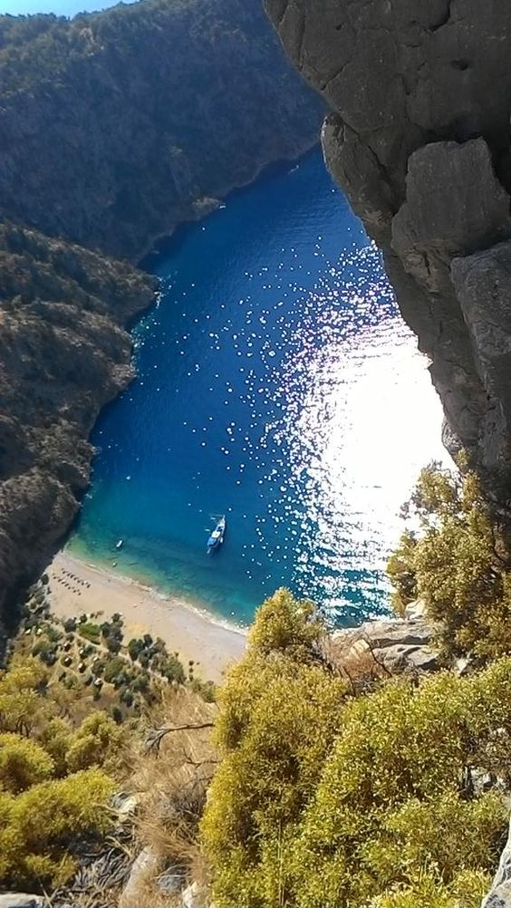 Οι πιο ευτυχισμένοι άνθρωποι στον κόσμο δεν έχουν το καλύτερο από ολα,αλλά κάνουν το καλύτερο για όλους ..Όμορφη μέρα με χαμόγελο 💌🐞🌹🌞