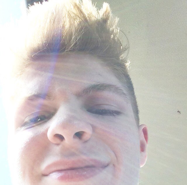 ZachHunnel's tweet photo. *opens front camera*
"Damn!..I look hot af😩" 
Relatable ? Jk I'm a potato 🥔(: https://t.co/QG29fFJnQr