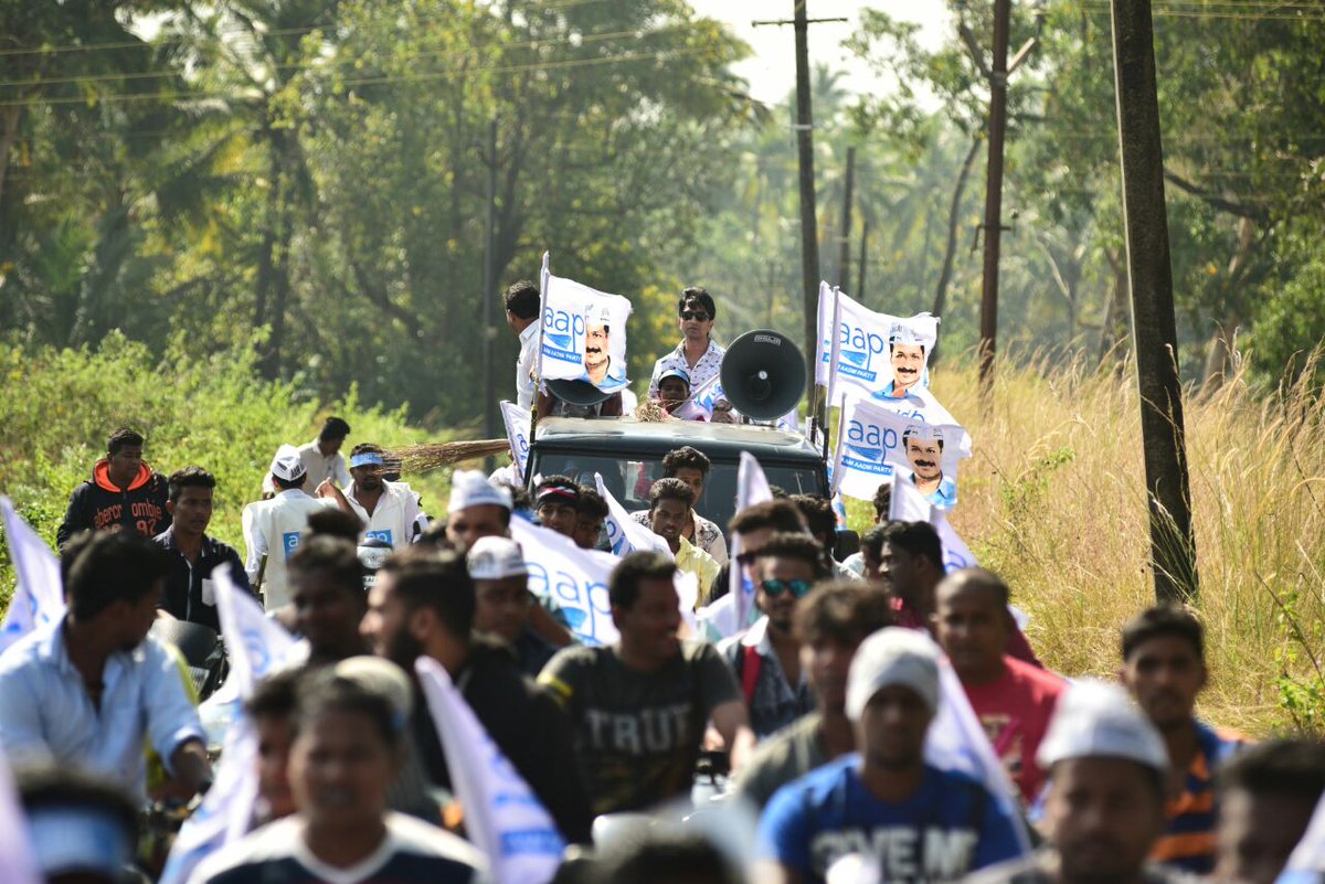 SoniaVictor4's tweet photo. Aap की गोवा में आज तक की सबसे बड़ी बाइक रैली है #KumarVishwasInGoa https://t.co/9zYvuCZ2rY