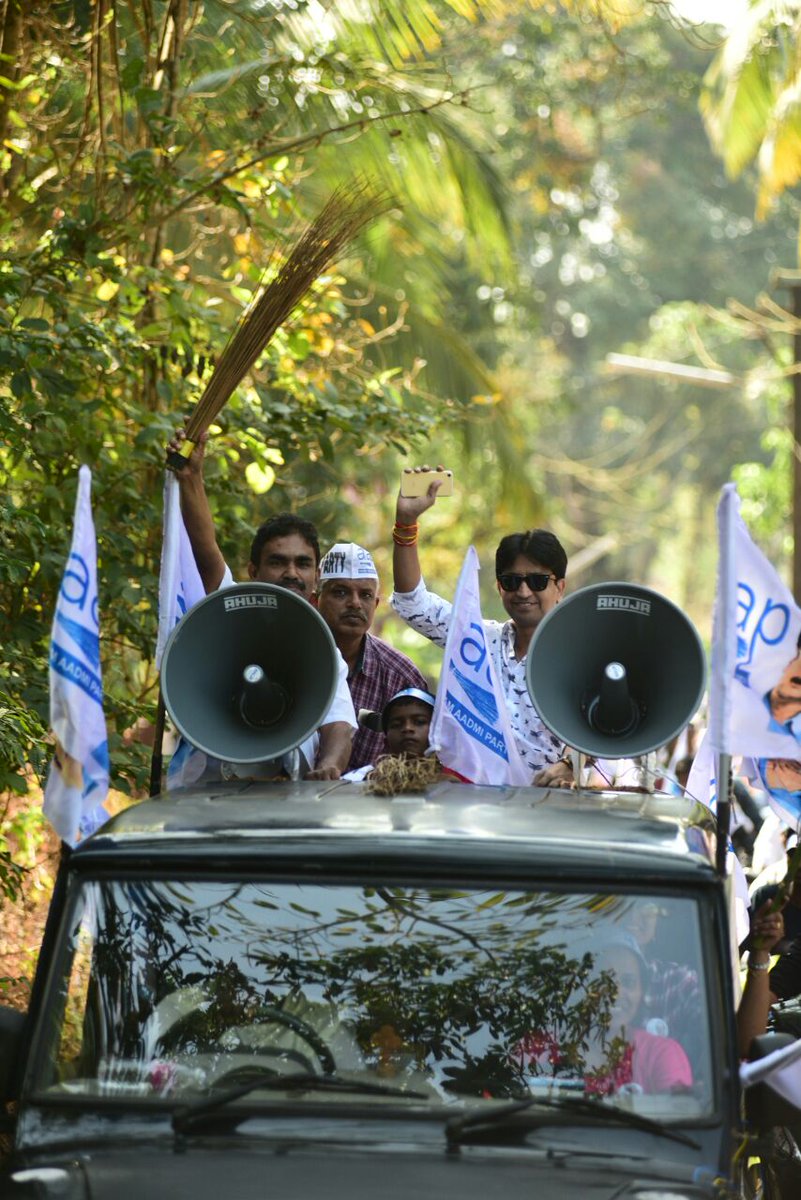 muntaziraapka's tweet photo. #GoaWithAAP @DrKumarVishwas bike rally in Goa.. #KumarVishwasInGoa  https://t.co/T9SZOOPycu