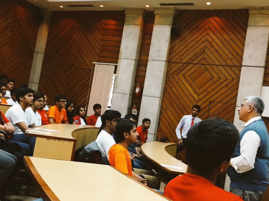 MDIGurgaon's tweet photo. If you have to think anyways, think BIG! @RelianceTUP #MDIGurgaon #MDINews https://t.co/l0nGF4vHcG