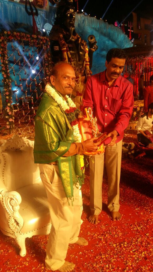 SrinivasAdda's tweet image. Felicitation to Adda Srinivas Garu by Bhakti TV for Kotideepotsav event