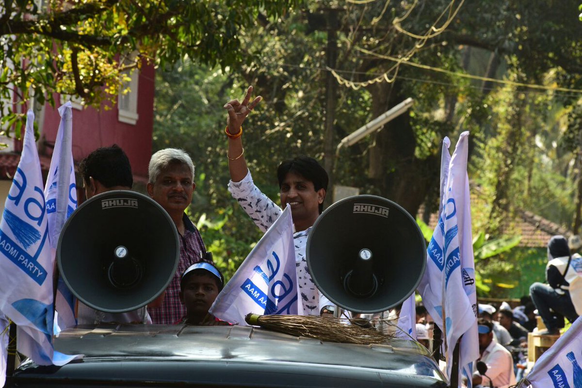 ChoradiyaMehul's tweet photo. Goan Ready to throw out Bjp/Cong. From Goa Vidhansabha. @AAPGoa Rally with @DrKumarVishwas and @Pankaj_aap 

#KumarVishwasInGoa https://t.co/FXZi68VAQe