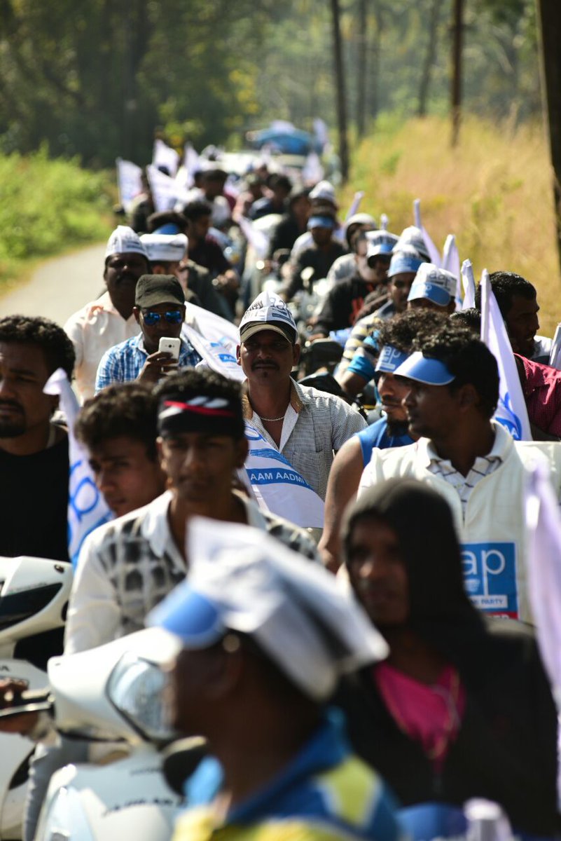 ChoradiyaMehul's tweet photo. Goan Ready to throw out Bjp/Cong. From Goa Vidhansabha. @AAPGoa Rally with @DrKumarVishwas and @Pankaj_aap 

#KumarVishwasInGoa https://t.co/FXZi68VAQe