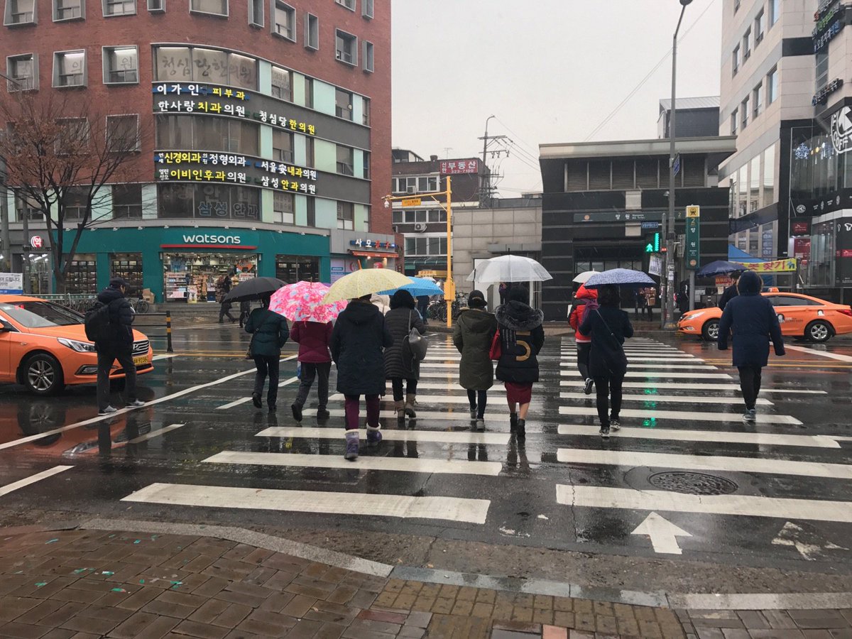 韓国旅行 コネスト ソウルに初雪観測 11月26日 土 今年もソウルに初雪 韓国語でチョンヌン が観測されました 韓国では初雪に特別な想いを込め 初雪の降る日にデートすることが恋人たちのロマンなのだとか 暖かくしてお過ごしください ソウルの