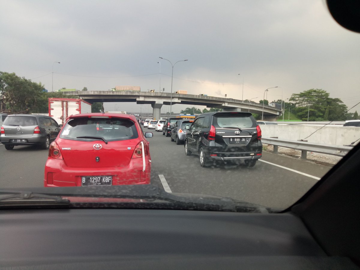 <a href="/RadioElshinta/">Radio Elshinta</a> Tol jagorawi km3 cawang arah cibubur padat merayap cuaca mendung