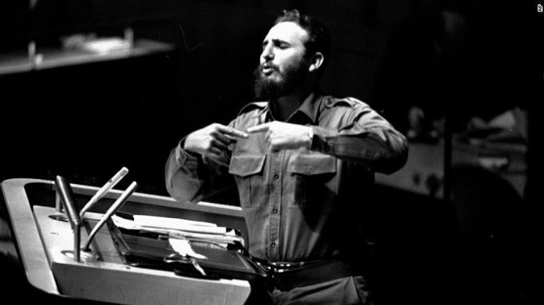 hzagal's tweet photo. Lo siento, yo soy de esa generación que pensó que Fidel Castro era un héroe. No lo fue. Pero su muerte acaba con la utopía https://t.co/v8nhWLPHVH