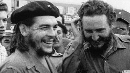 Çok kalabalık olmasan bile, zafere inanan yoldaşlarınla faşizmi ve emperyalizmi yenebileceğini gösteren liderlerden #FidelCastro Hoşçakal...