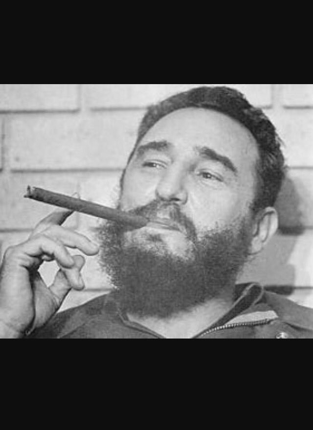 JakubMichaletz's tweet photo. Zemřel Fidel Castro... https://t.co/v2umKqigQC