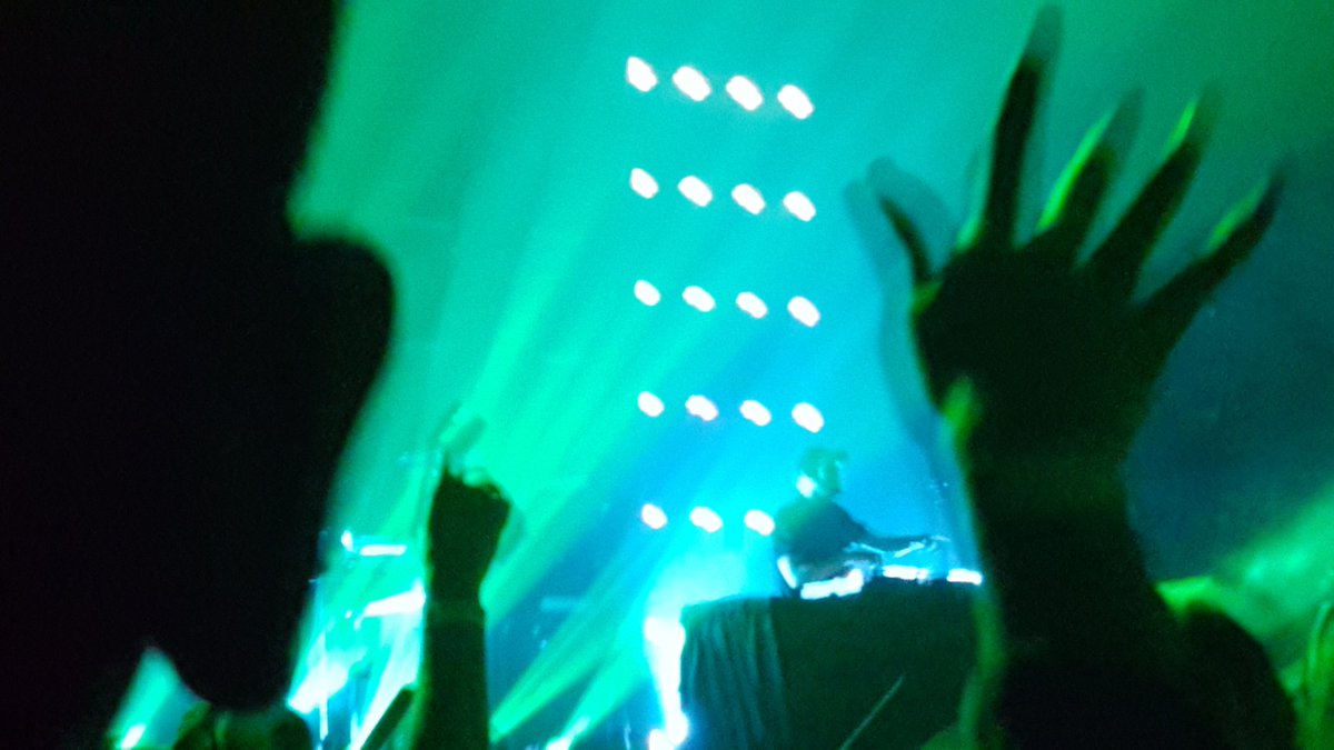 handsomebooger's tweet photo. @sanholobeats =lit af 💣thnx. https://t.co/XtcnFmJczB
