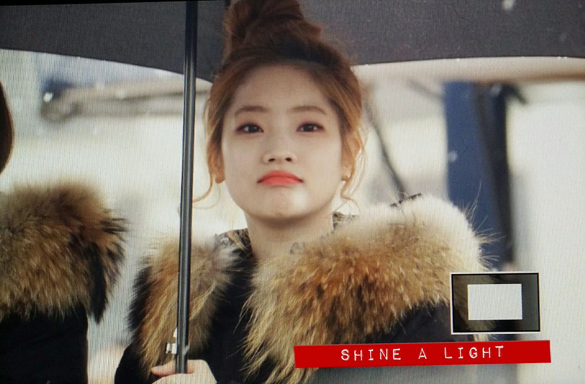 [트와이스] 하얀 눈을 맞는 다현이의 하얀 피부 | 인스티즈