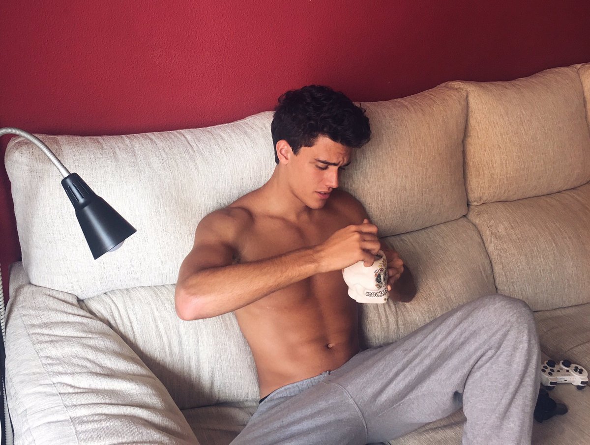 XavierSerrano54's tweet photo. I fr need more homies on here. Rt for ya boy?🤓🤘🏼 https://t.co/ZXVTFhP02W