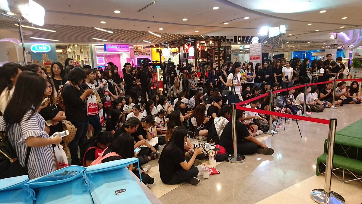 😊นานแค่ไหนก็จะรอ!
📚 #ทำทุกอย่างให้สุดRitz 
Bookshop Tour!
"ร้านหนังสือซีเอ็ด"
ชั้น 5 เซ็นทรัล-พระราม 9