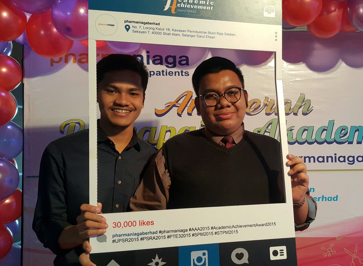 Najellingson's tweet photo. One with @dausiwan9511 😁🙈 #mukaberminyak #aaa2015 https://t.co/S1zKjhFnYO