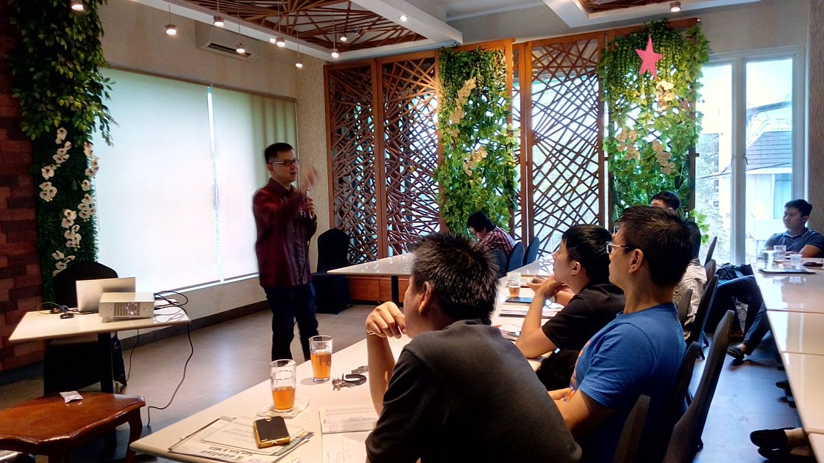 angraeni88's tweet photo. Group Equity Training oleh Bp. Darmin, SE. MBA. CIMBA dari @paninsekuritas @Panin_AM. Medan, 26/11/16. 085830781986. https://t.co/D2cBRvMEmb