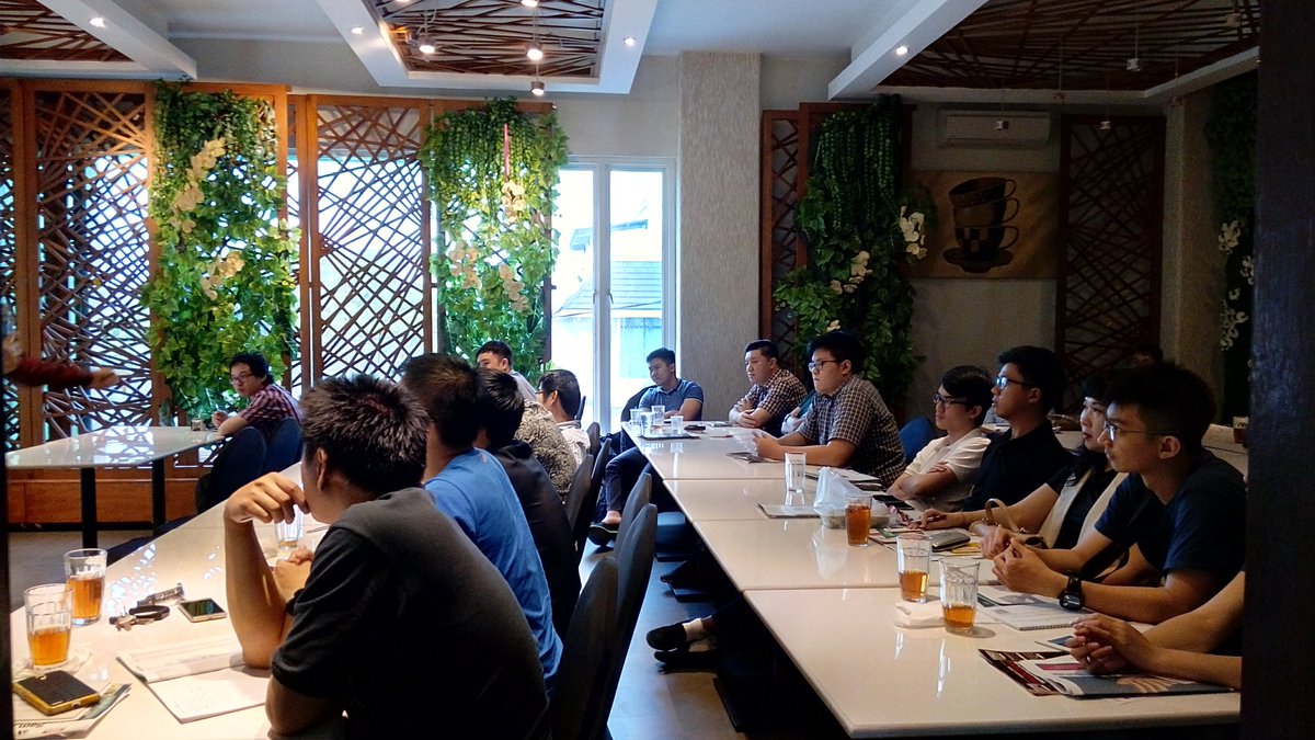 angraeni88's tweet photo. Group Equity Training oleh Bp. Darmin, SE. MBA. CIMBA dari @paninsekuritas @Panin_AM. Medan, 26/11/16. 085830781986. https://t.co/D2cBRvMEmb