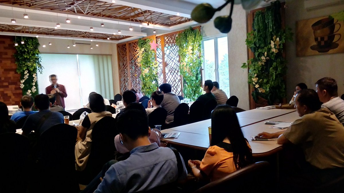 angraeni88's tweet photo. Group Equity Training oleh Bp. Darmin, SE. MBA. CIMBA dari @paninsekuritas @Panin_AM. Medan, 26/11/16. 085830781986. https://t.co/D2cBRvMEmb