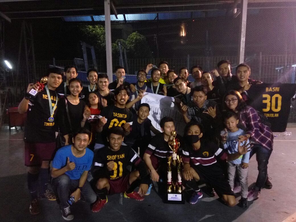 fikrizul21's tweet photo. Keluarga Tunjulan Usni https://t.co/jFMfBcZCK1