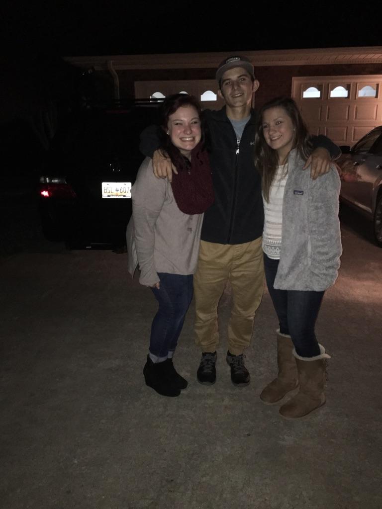 Madison__2343's tweet photo. Family:)) https://t.co/i3C1rT8OUf