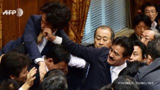 nishi_staff's tweet photo. 【行事のお知らせ】
京都市西京区にある新林会館で来週土曜日(12月3日)14時開始で開かれる集いです。嘘ばかり吐き、憲法を蹂躙し、強行採決を連発し、国民の命や健康や生活を蔑ろにし続ける安倍政権。その国会での様子と打開策を日本共産党市田忠義副委員長から是非聞いてみましょう。(JS) https://t.co/CBRXOmKXdc
