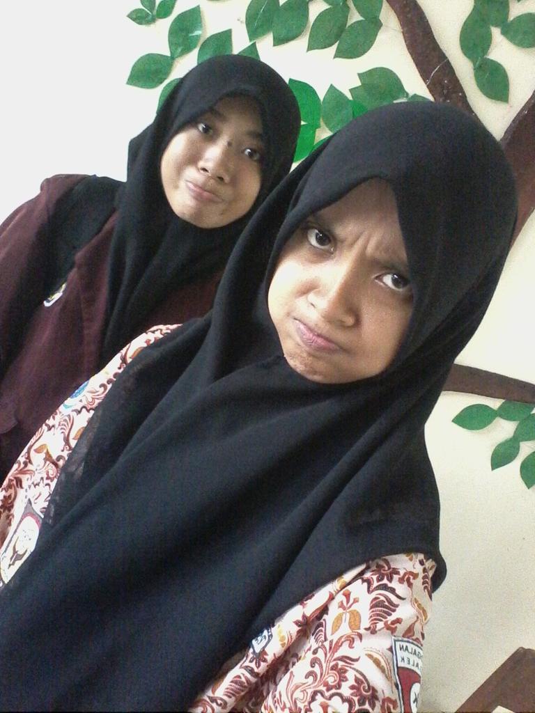 tria_vera's tweet photo. Hai lita,, sudah beberapa tahun kita kenal.walaupun tak selalu suka duka kita jalani bersama,walaupun jauh disana.kita akan jadi teman baik. https://t.co/fgISuzjMEj