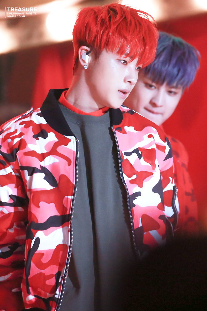 treasure940207's tweet photo. 161119 #진환 https://t.co/thZ5f79arz