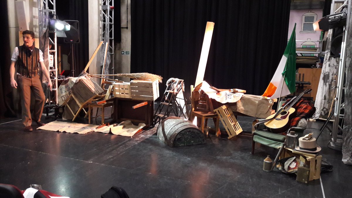 blackhoundp's tweet photo. The barricade has been built! #roserevolution https://t.co/OEEJnYoxV1