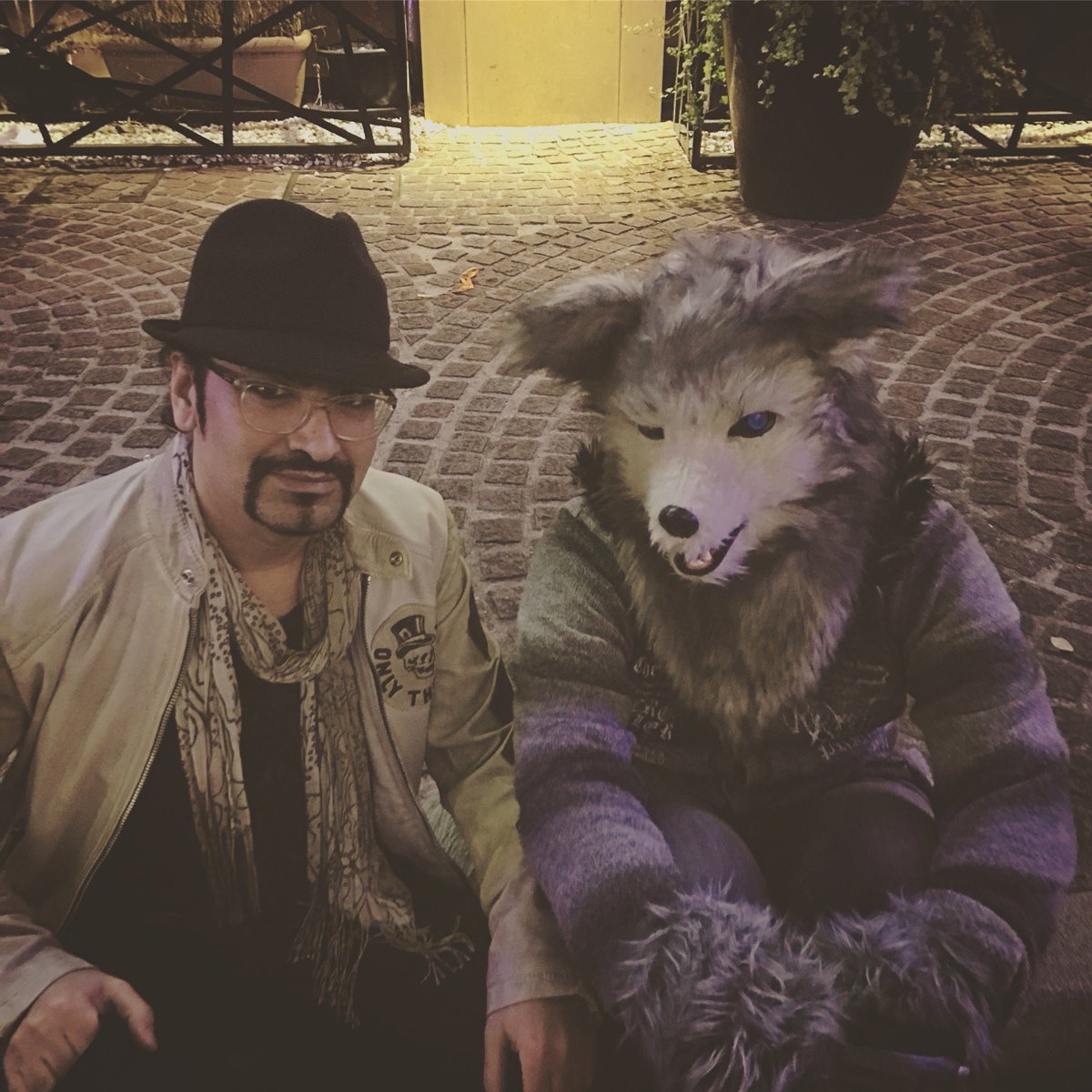 instagram.com/hasankaracadag

Ey Kurt postuna bürünmüş Koyun...!
Çıkar at maskeni de,bitsin artık bu Oyun...

#BakBunuDaOku