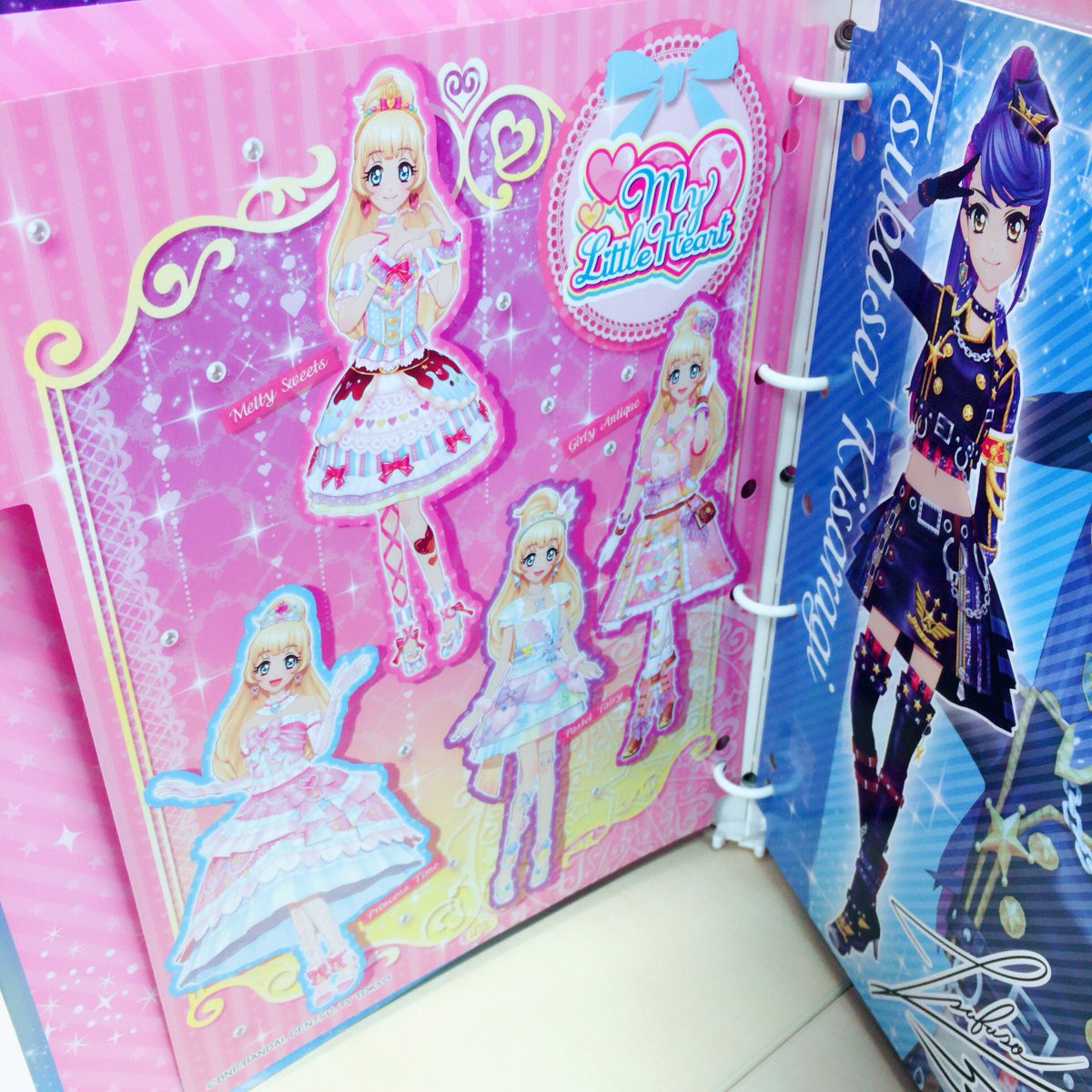 アイカツ シリーズ データカードダス公式 本日より発売開始 アイカツスターズ 9ポケットバインダーの中身をちょっぴり紹介するよ アイカツ カードは なんと虹色に輝くホロ仕様 実はepisode Soloをイメージしてつくられたユニットドレスなの さらに