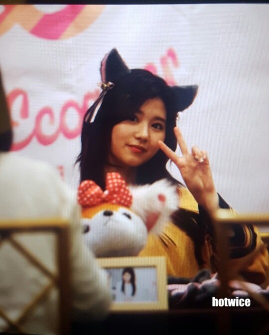 [트와이스] 오늘 트둥이 다들 뭔가를 쓰고 팬싸인회 하는 중 | 인스티즈