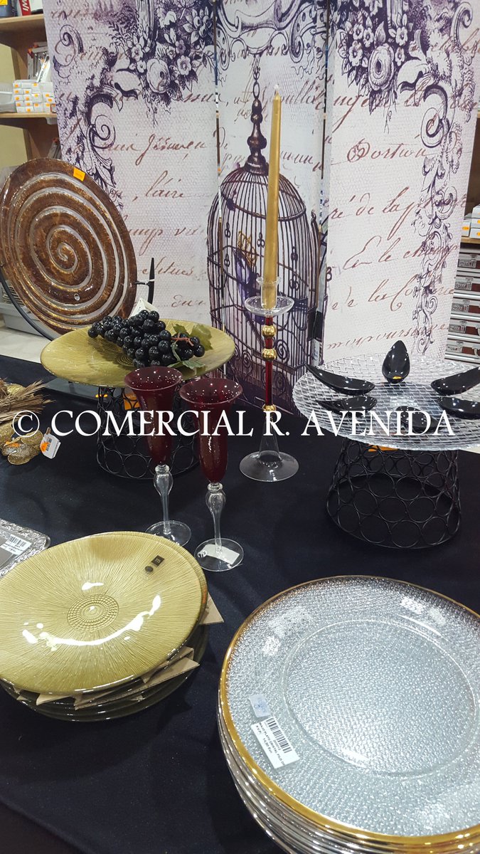 ReAvenidaHellin's tweet photo. Tenemos todo lo que necesitas para decorar tu mesa de navidad: un gran surtido de productos de decoración y hogar en colores  navideños. https://t.co/OCewHjTrAZ