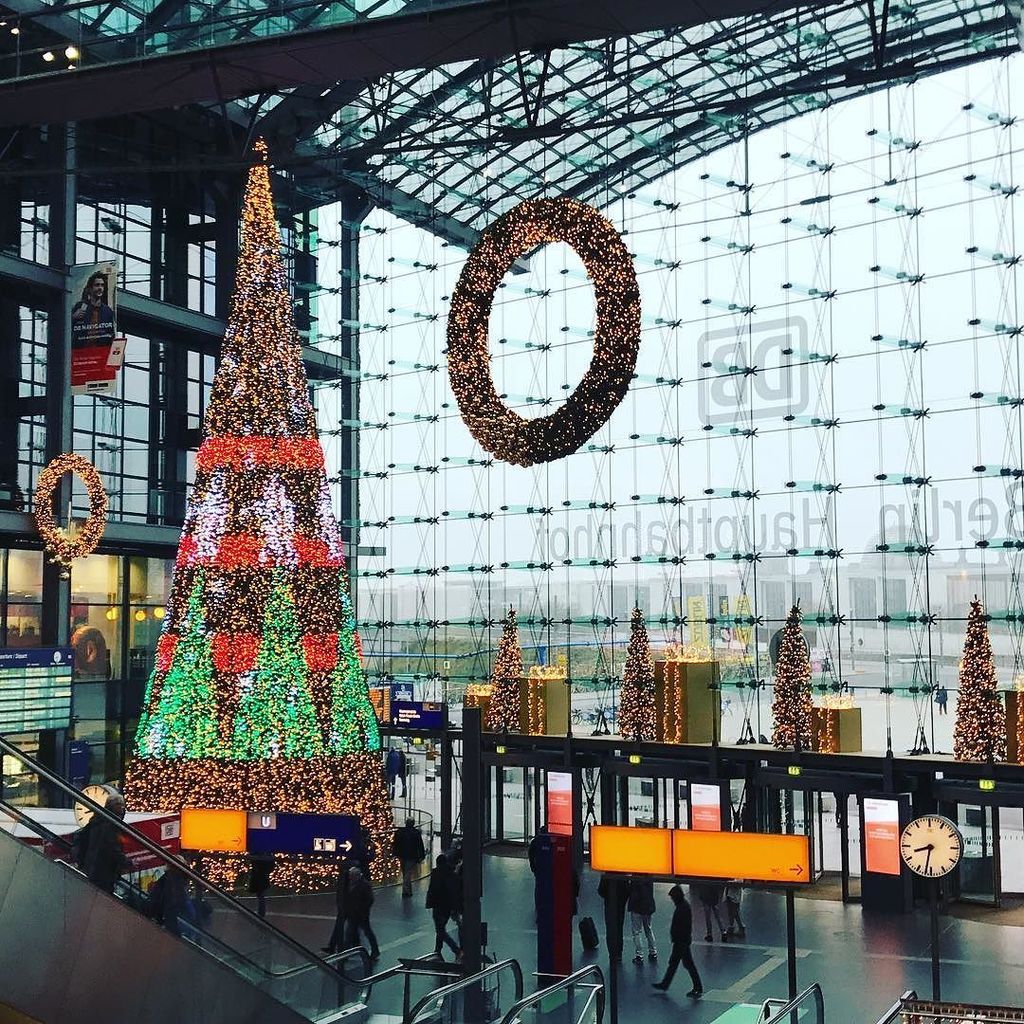 yuki52s's tweet photo. Christmas is coming🎄#Berlin #hauptbahnhof #centralstation #germany #deutschland #trainstat… https://t.co/6YacywwbwC https://t.co/rBm1ZjdxnT