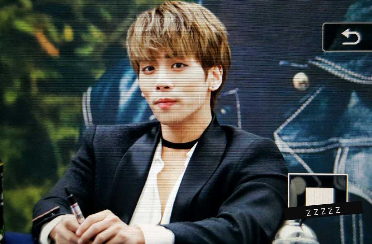 1210Heena's tweet photo. 161126 코엑스 팬사 #종현 https://t.co/iy3wZoSgwz