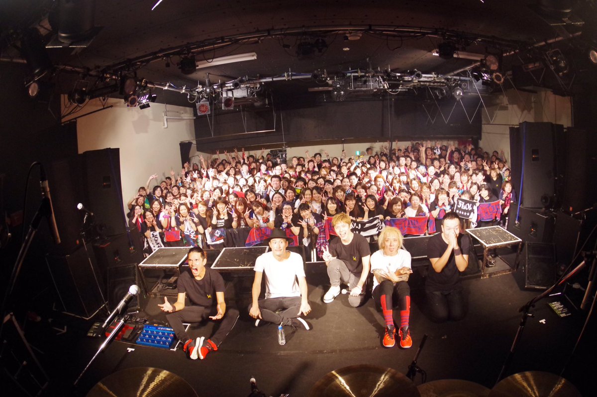 KEIGO_official's tweet photo. FLOW LIMITED CIRCUIT 2016
炎の陣
盛岡にて完結しましたー!
ラスト盛岡もアツく楽しくやったったねー☆
みんなありがとう!
#FLC2016
#炎の陣
#明日はAAA
#カウントダウンで会おう https://t.co/ysgANxOD4e