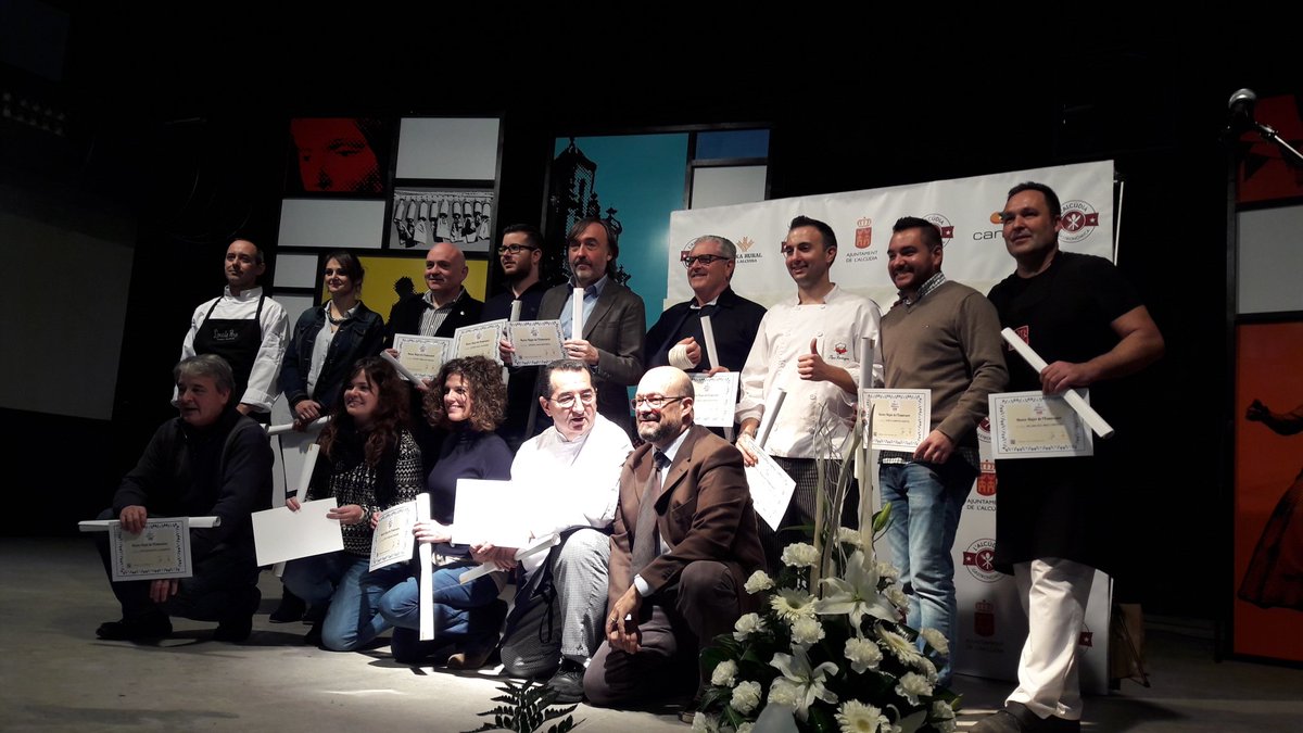 pedromuelas's tweet photo. Fin de fiesta. Premiados y llenazo en los #premiscacaudor 2016 de la @CulturaAlmuerzo @pacolonso @comoju https://t.co/BLbRNiuB56