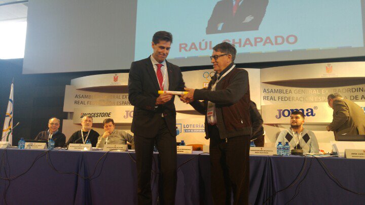 #eleccionesRFEA. Relevo en la presidencia de <a href="/atletismoRFEA/">atletismoRFEA</a>. @raulchapado nuevo presidente.