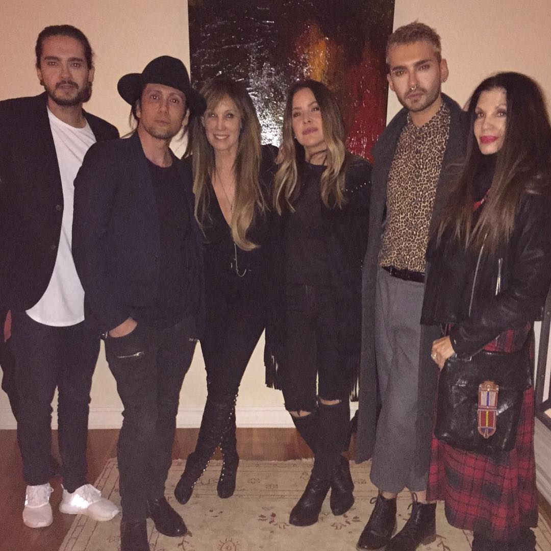 CyLAcIqXgAAdKkR.jpg (1080×1080)