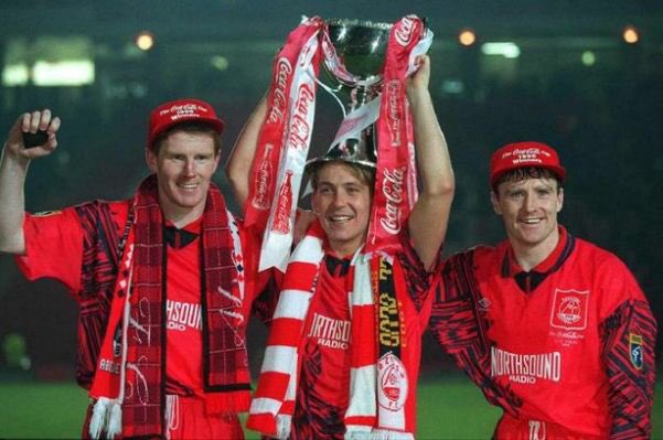 ally_begg's tweet photo. 21 years ago today @AberdeenFC won the Coca-cola cup after beating Dundee 2-0. Poignant final for myself, last one attended with my late dad https://t.co/GbCuFK1NIf