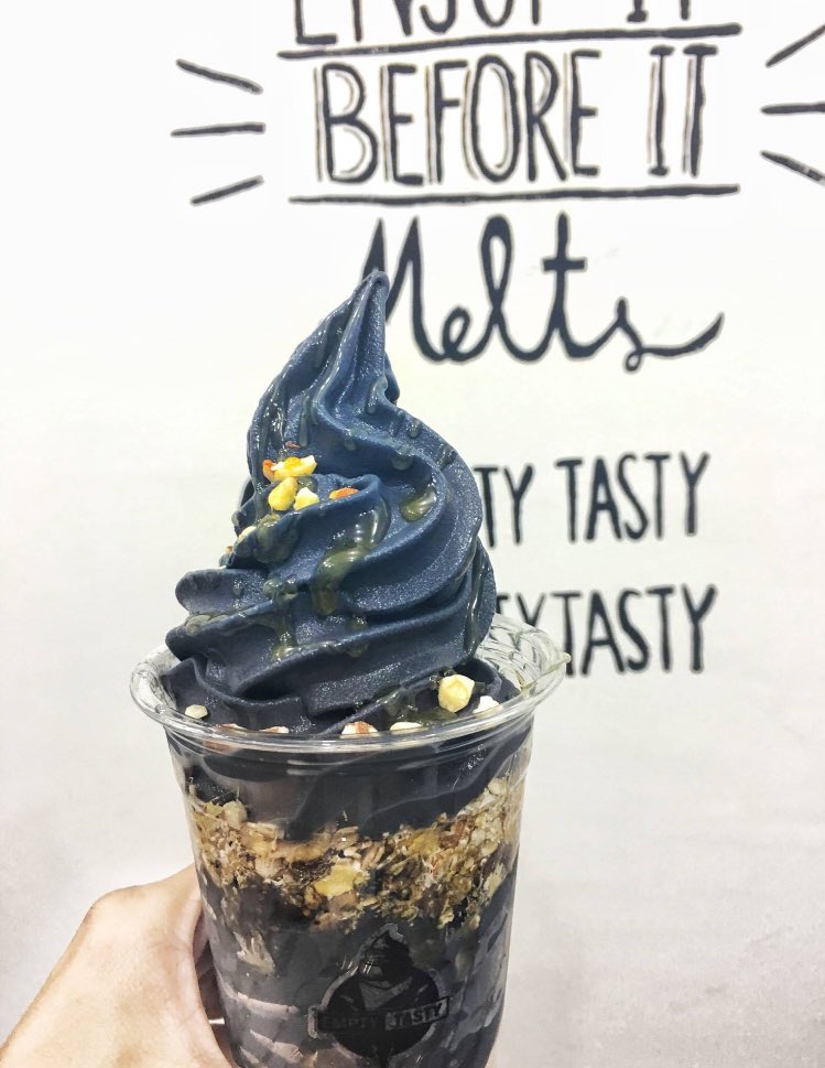 wongnai's tweet photo. 🍦Nutella&amp;Thai Dessert ซอฟต์เสิร์ฟใส่นูเทลล่าและฝอยทอง 🍦Granola Yogurt รสชาโคลสุดฟิน
💰 135.-
📍Empty Tasty อารีย์
📷 Huang Shu Zhen #วงในพาแดก https://t.co/2eqiKDSd3H