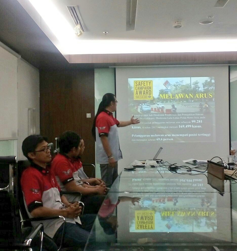 GetHomeSafely's tweet photo. Tiba saat Komunitas Suzuki Thunder (Koster) menjadi peserta berikut mengulik seputar Bahaya Melawan Arus. #SCA2016 https://t.co/J0XNF0K6SS